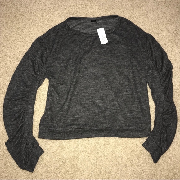 • Black basic tee 🖤 • - Picture 1 of 4